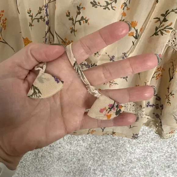 Rebecca Minkoff XS Floral Print Sheer Cold Shoulder Bell Sleeve Blouse Top - Picture 6 of 11